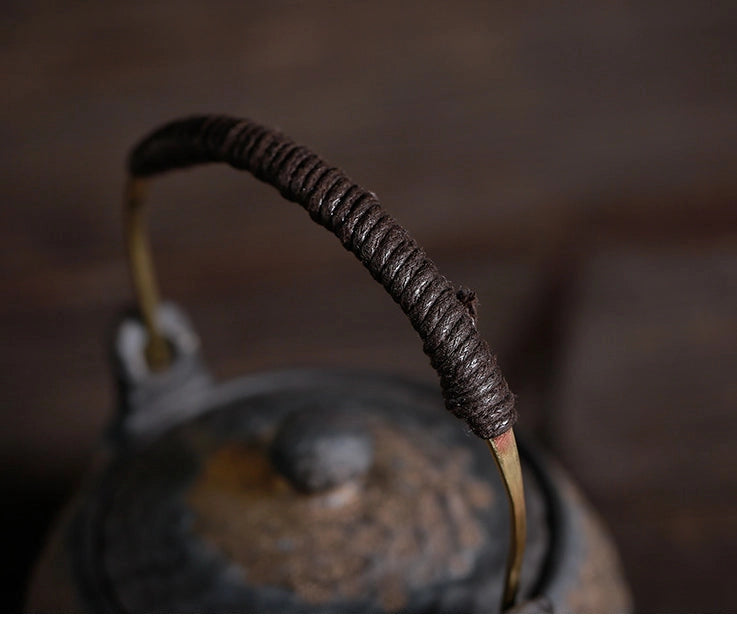 Théière artisanale noire et dorée 230ml