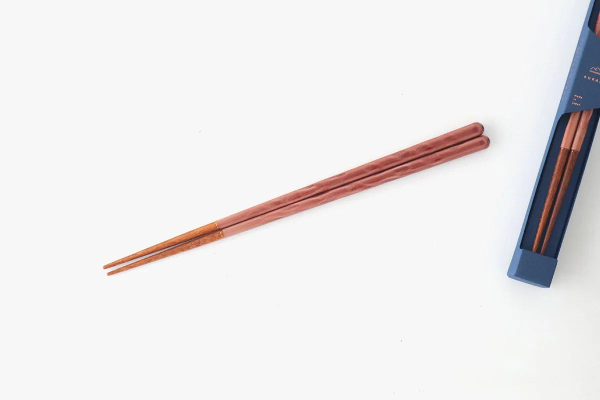 Paire de baguettes laquées | Kurabi