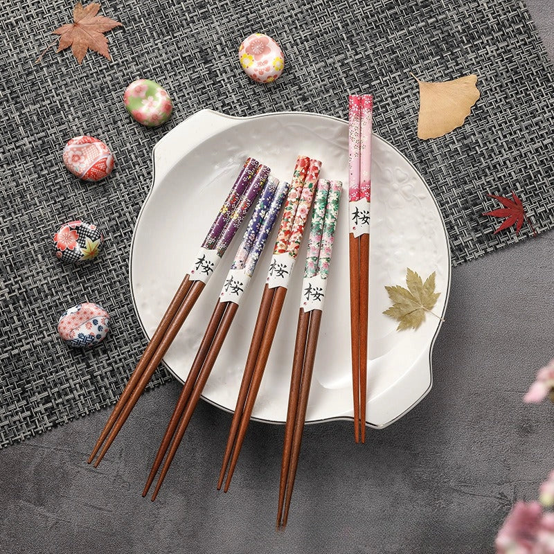 Ensemble de 5 paires de baguettes et repose-baguettes